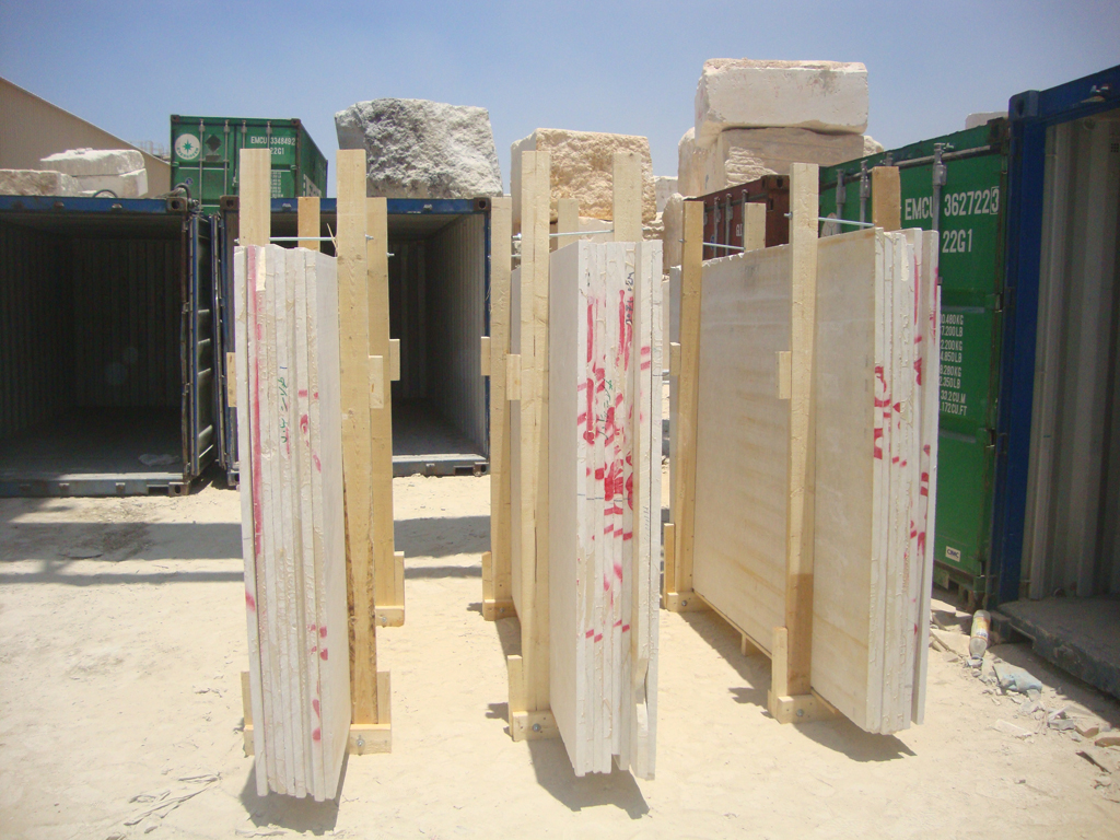 Egyptian marble slabs packed in wooden bundles for container loading – Cairo factory export