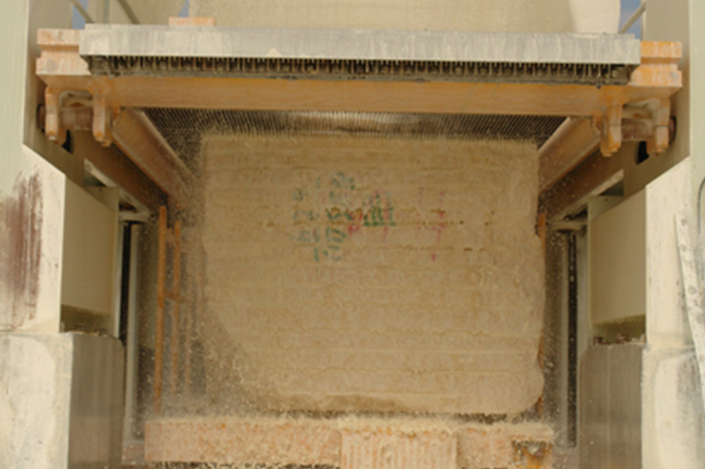 Gang saw producing 2 cm Egyptian marble slabs for export at Tora Marble & Granite