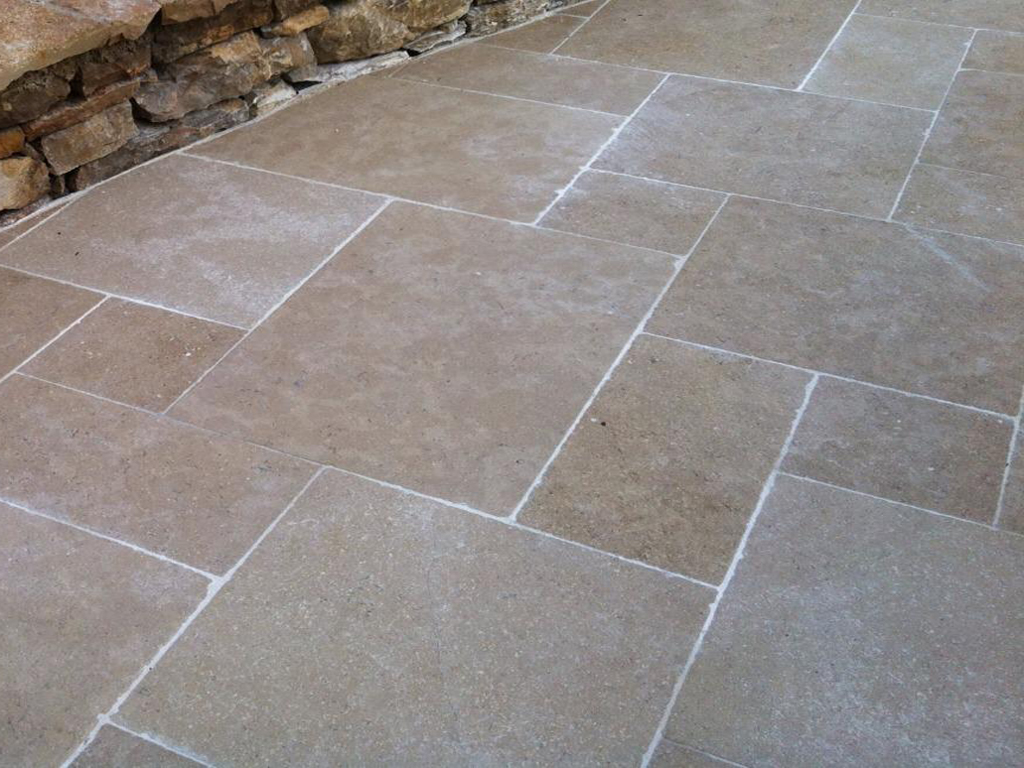 Tumbled Egyptian marble pattern tiles prepared for export – light beige rustic finish